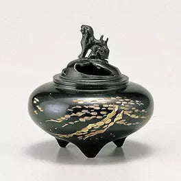 Flat incense burner