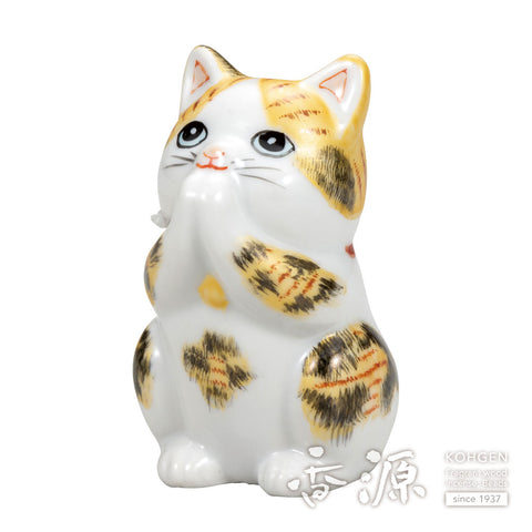 Kutani ware prayer cat