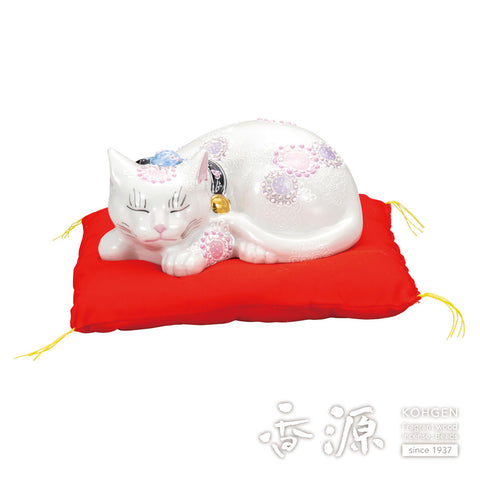 Kutani ware sleeping cat