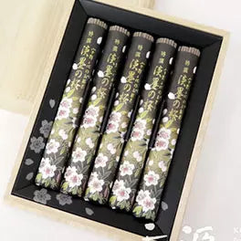 Specially selected light ink cherry blossoms
