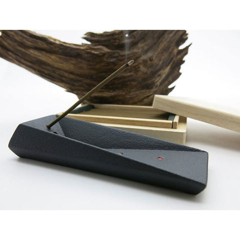 Baieido Kyara Incense & Nambu Ironware Holder Set “KYARA”
