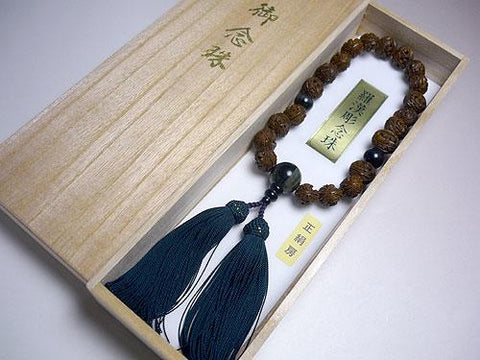 Men's prayer beads, peach pit, boat Arhat carving