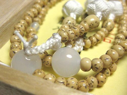 White Agate Formal Prayer Beads Bracelet 633v086000000 - bead detail