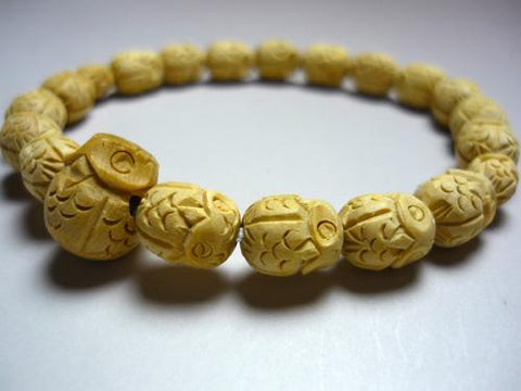 Owl-Carved Boxwood Amulet Bracelet Large Natural 633w061000000 - bead detail