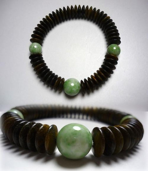 Green Sandalwood Bracelet with Dokusan Jade