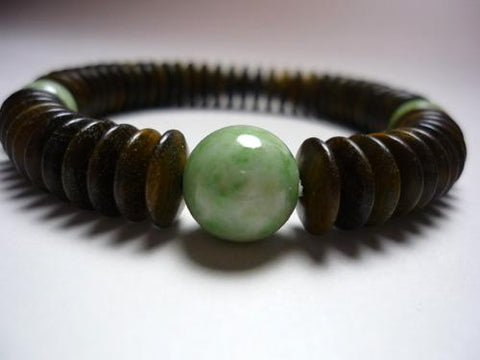 Green Sandalwood Bracelet with Dokusan Jade