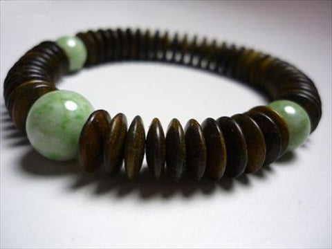 Green Sandalwood Bracelet with Dokusan Jade