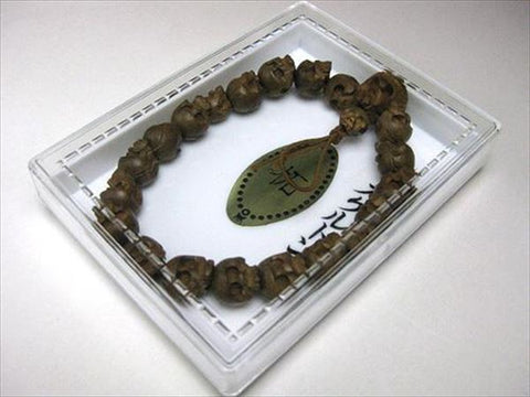 Boxwood skull-carved bracelet