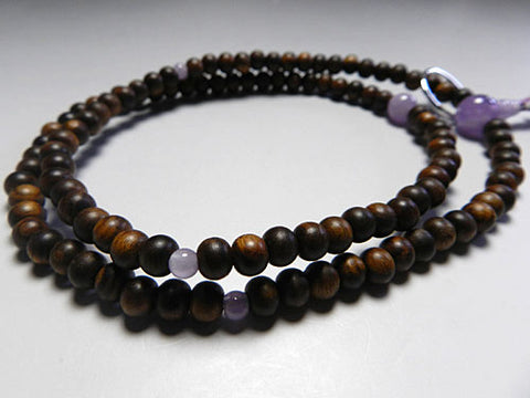 Women's prayer beads, Sendan sandalwood, purple agate