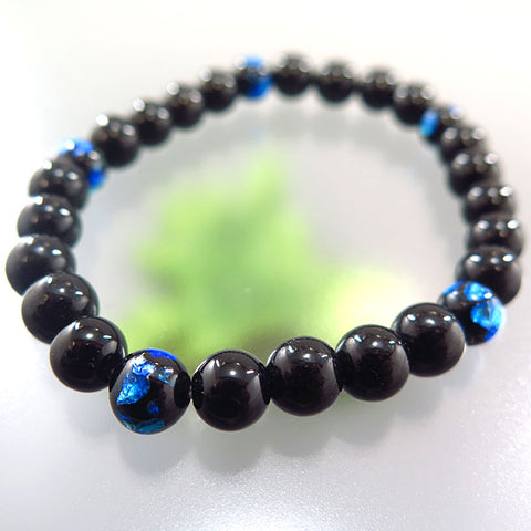 Black Onyx and Ryukyu Glass 7mm Bead Bracelet 710679600000a - bead detail