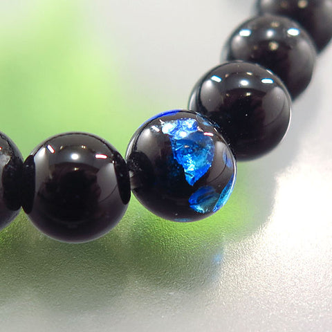 Black Onyx and Ryukyu Glass 7mm Bead Bracelet 710679600000a - close-up 2