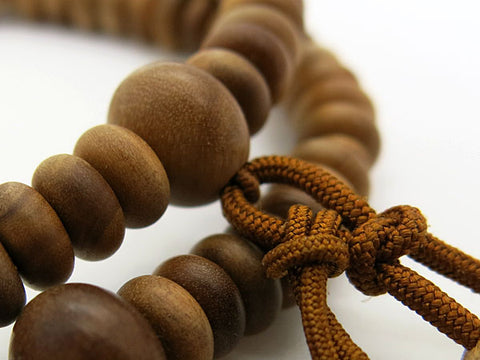 Nichiren sect formal bracelet, Indian Mysore sandalwood, tea-colored thread
