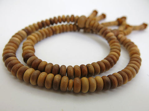 Nichiren sect formal bracelet, Indian Mysore sandalwood, tea-colored thread