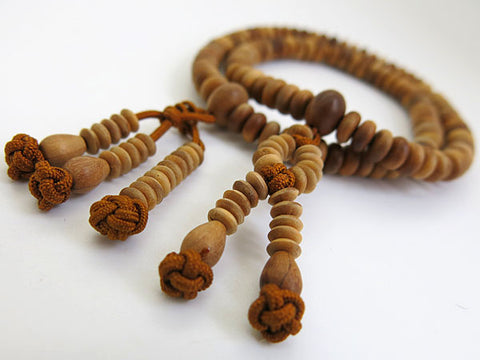 Nichiren sect formal bracelet, Indian Mysore sandalwood, tea-colored thread