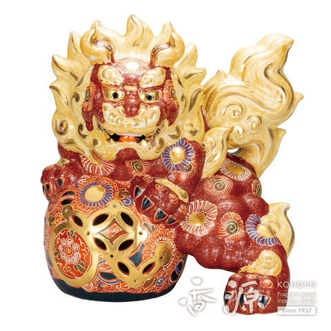 Kutani ware standing lion