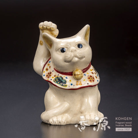 Kutani ware beckoning cat